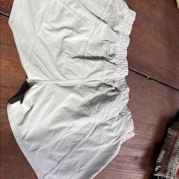 Lululemon light gray shorts - Picture 6 of 6